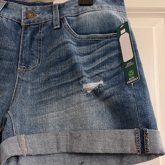 Time & Tru ladies jean shorts - Picture 3 of 5